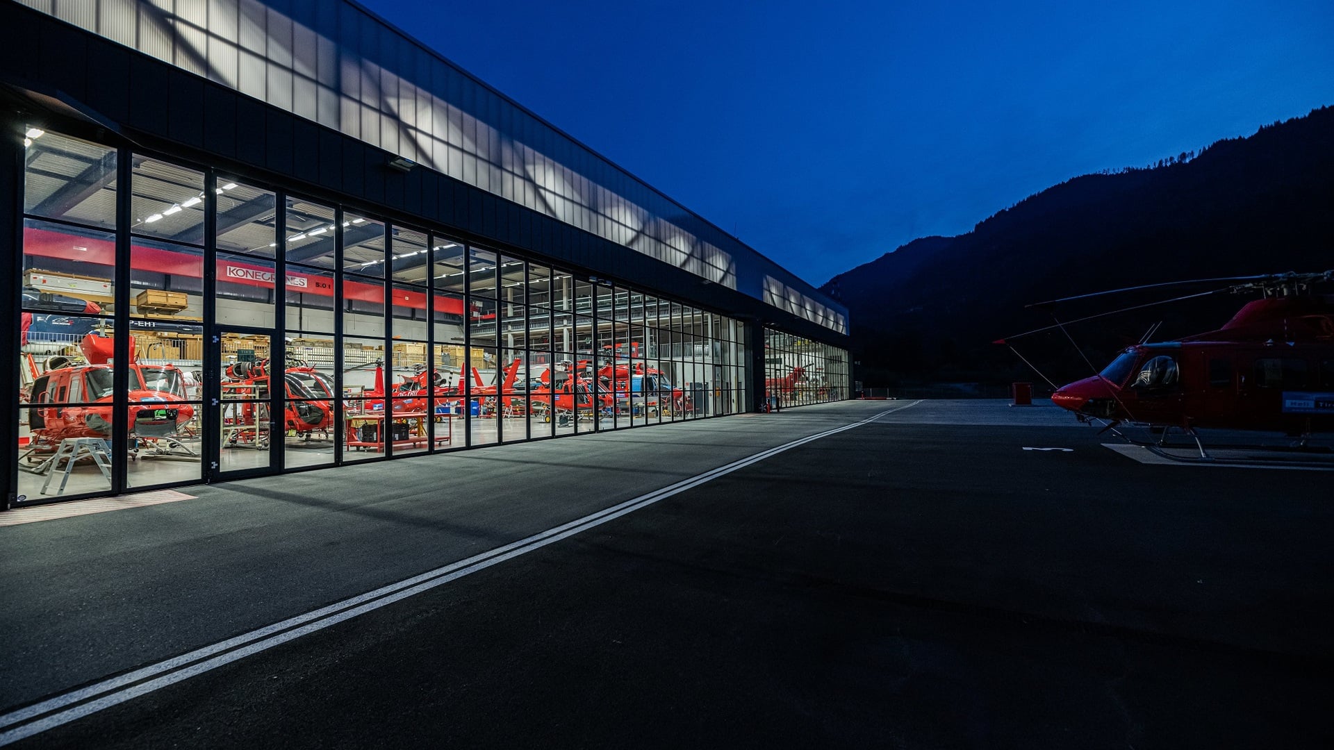 Horizontal öffnende Tore/Hangartore - Stahltüren für Innen und Außen