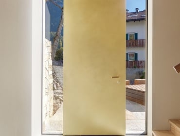 Entrance door in brass